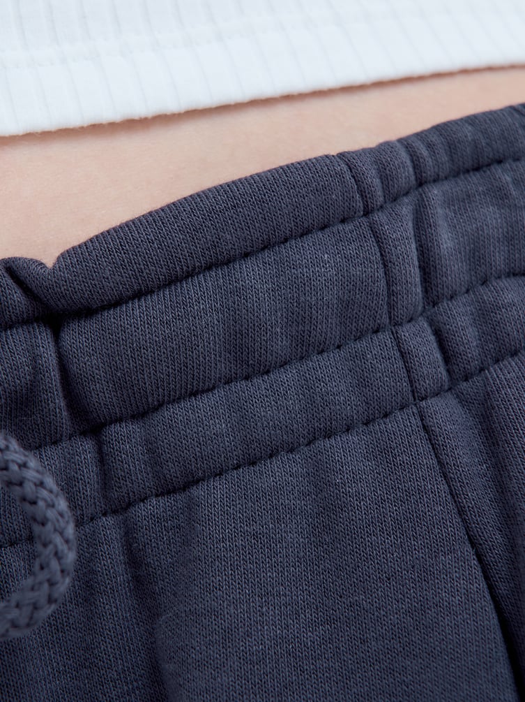 Широкие брюки оверсайз на резинке