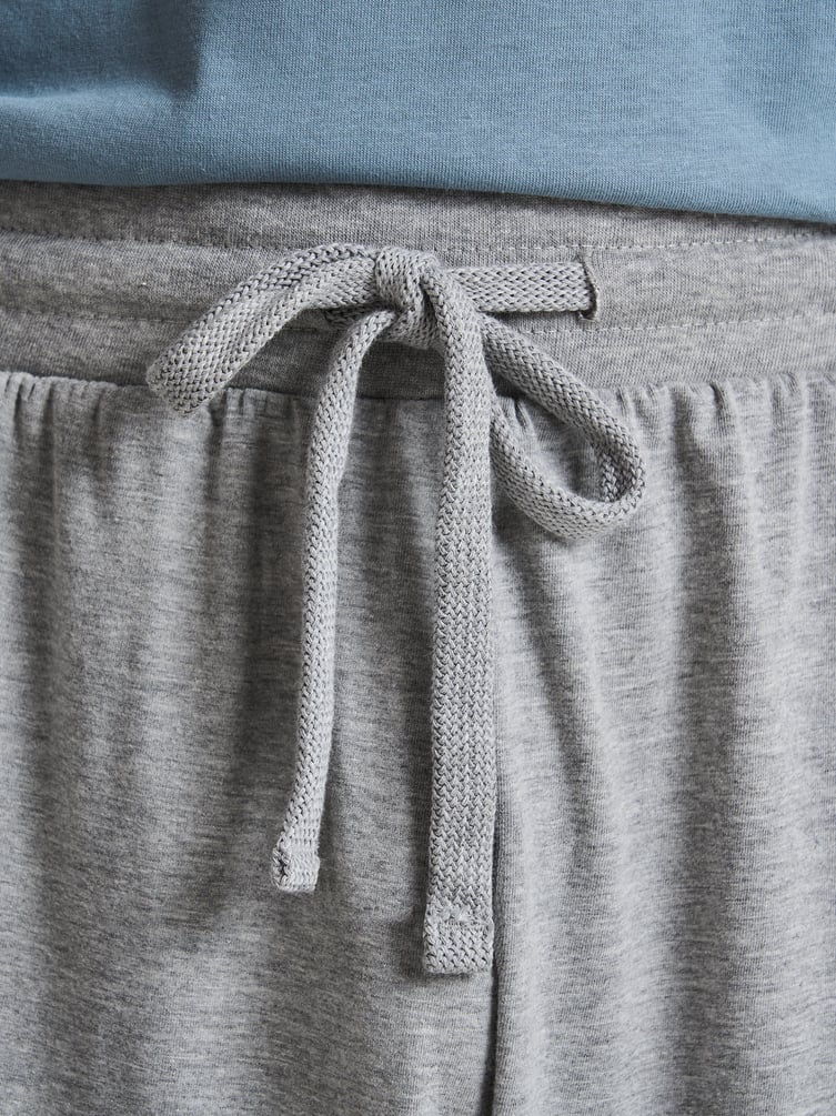 Пижама с футболкой и брюками