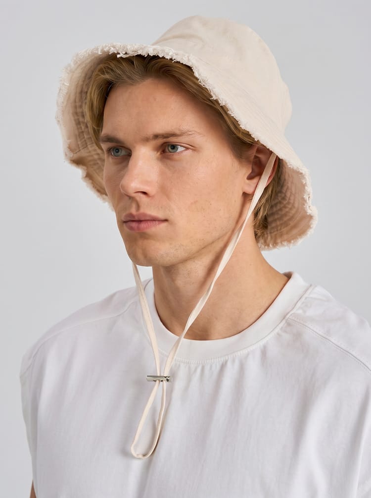 Панама с бахромой и завязками