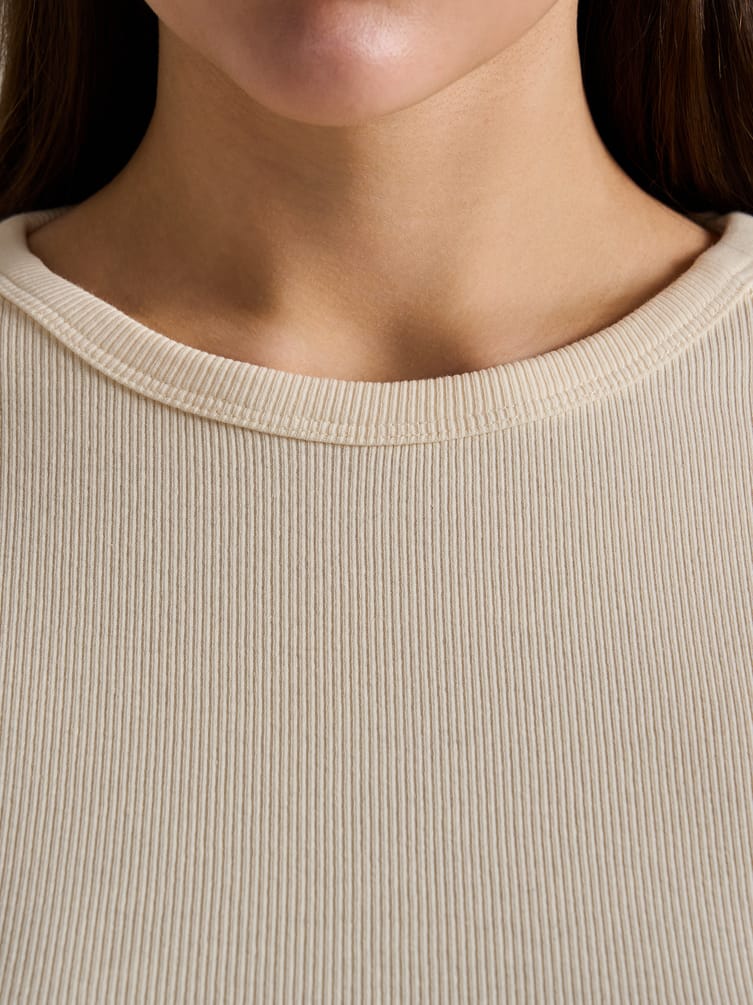 Футболка облегающая в рубчик