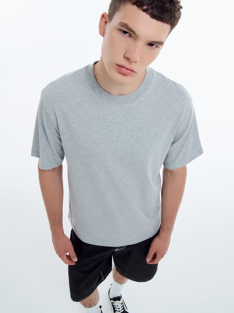 Однотонная хлопковая футболка