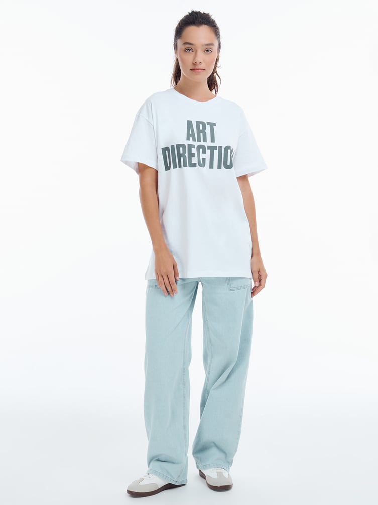 Футболка оверсайз с надписью Art direction